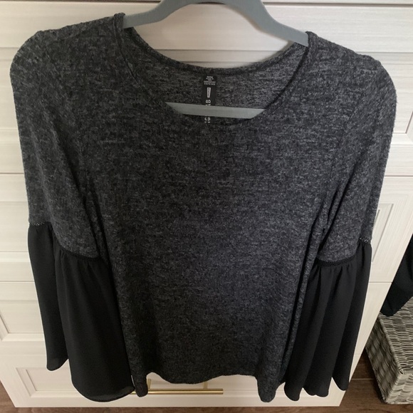 Soft sweater with blouse-like flowing sleeves - Picture 1 of 5
